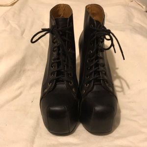 Jeffrey Campbells Dina Style